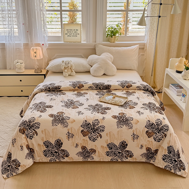 花花公子  潮牌舒云柔多功能休闲盖毯午睡毯PLAYBOY-249