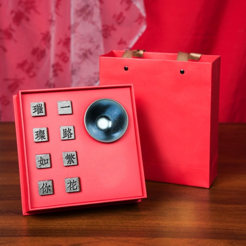 山生悦  三八女神节商务文创茶礼活字茶叶