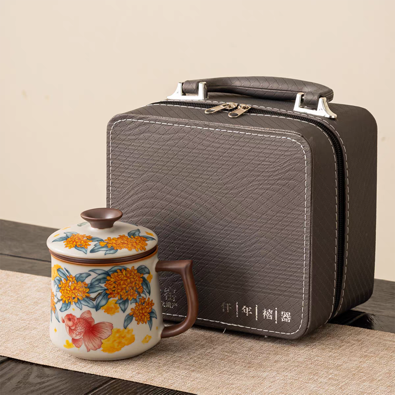 金桂献鲤亚黄汝窑办公杯皮盒装