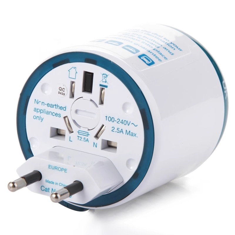 蓝旅  魔方环球通用转换插座260